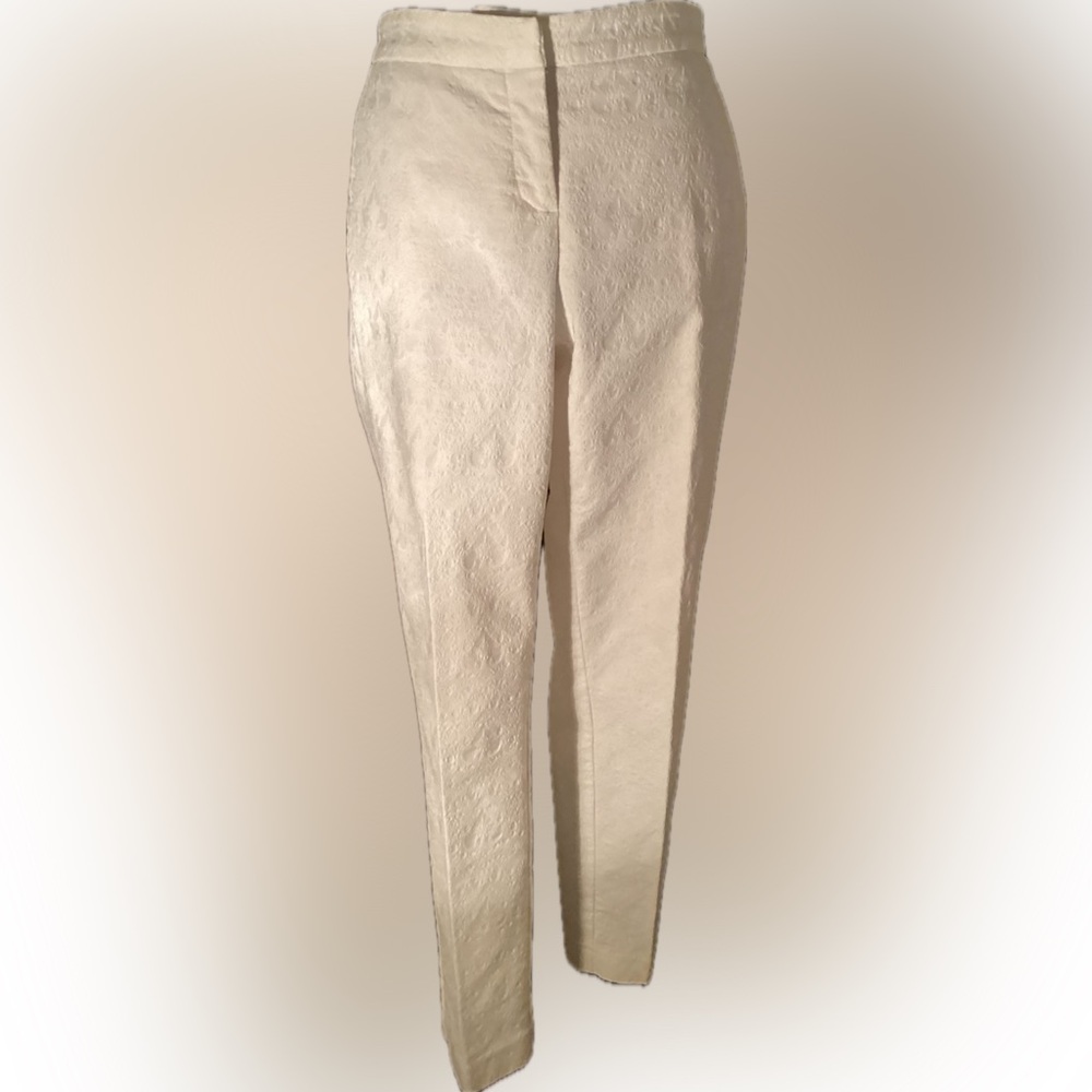 SAINT TROPEZ WEST; White straight leg pants size 8 damask soft raised pattern.
